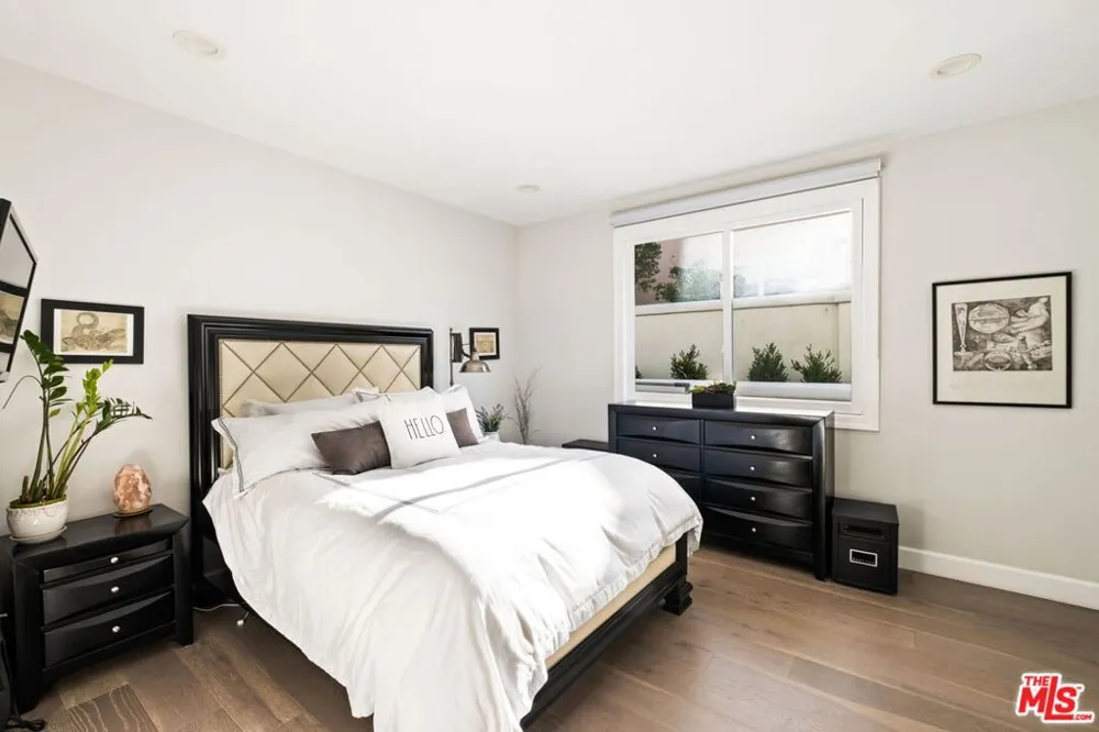 5325 Collingwood Circle Calabasas, CA 91302