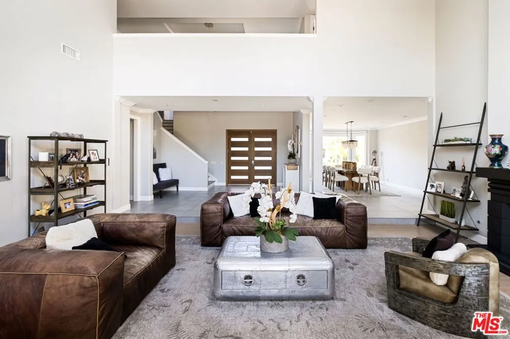 5325 Collingwood Circle Calabasas, CA 91302