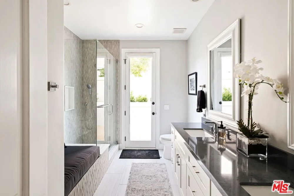 5325 Collingwood Circle Calabasas, CA 91302