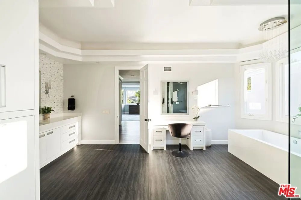 5325 Collingwood Circle Calabasas, CA 91302