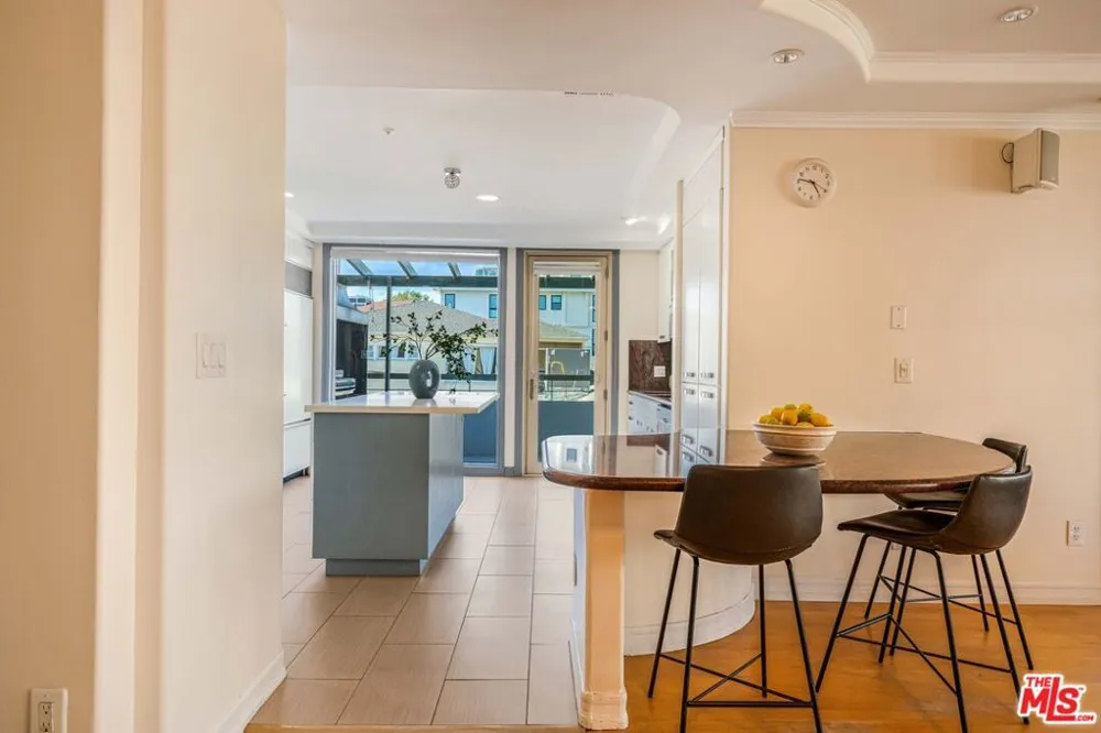 1645 Malcolm Avenue #302 Los Angeles, CA 90024