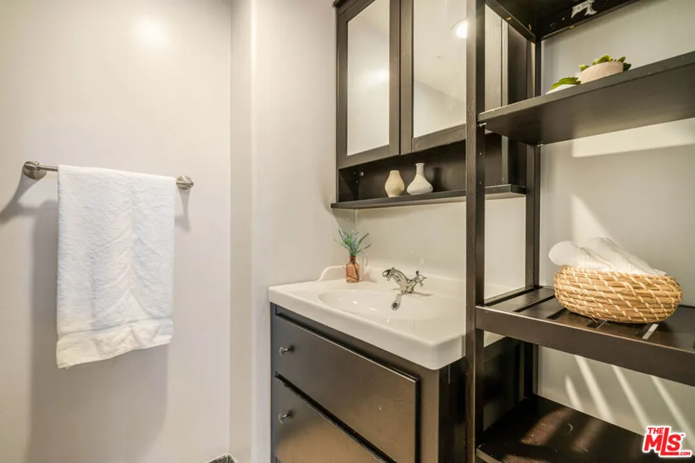 1645 Malcolm Avenue #302 Los Angeles, CA 90024