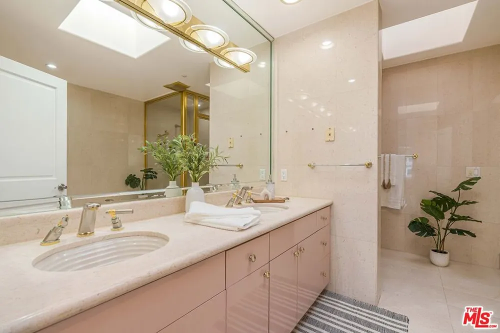 1645 Malcolm Avenue #302 Los Angeles, CA 90024