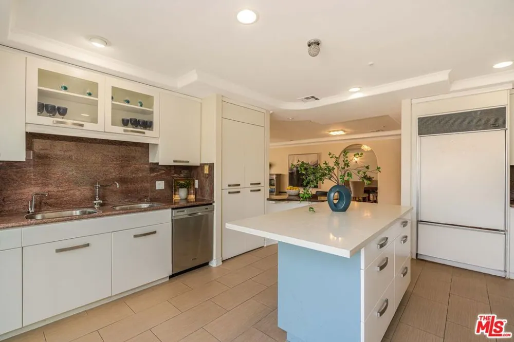1645 Malcolm Avenue #302 Los Angeles, CA 90024