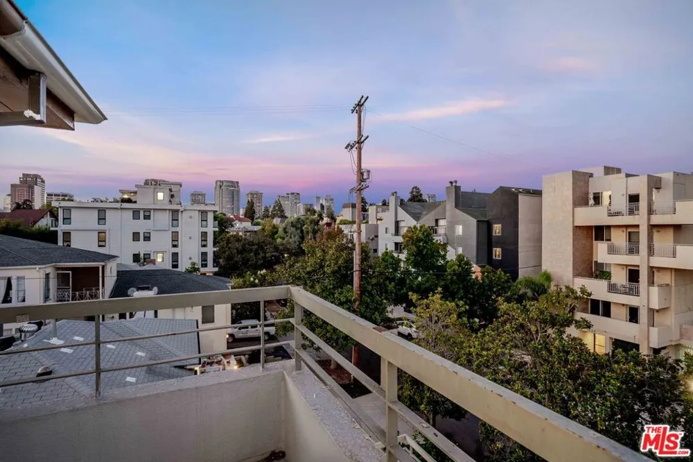 1645 Malcolm Avenue #302 Los Angeles, CA 90024