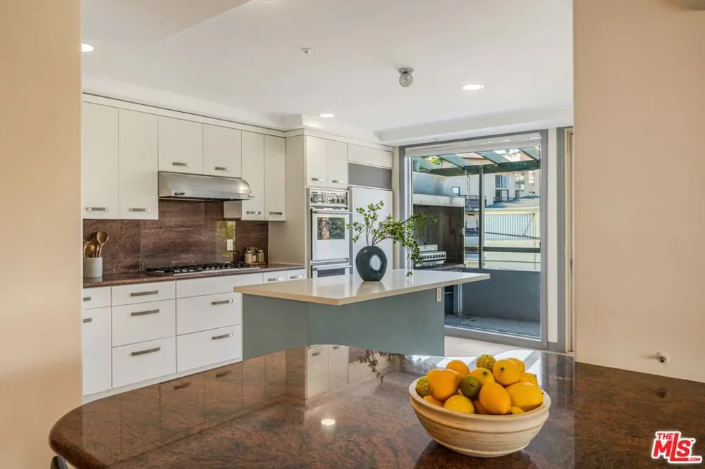 1645 Malcolm Avenue #302 Los Angeles, CA 90024