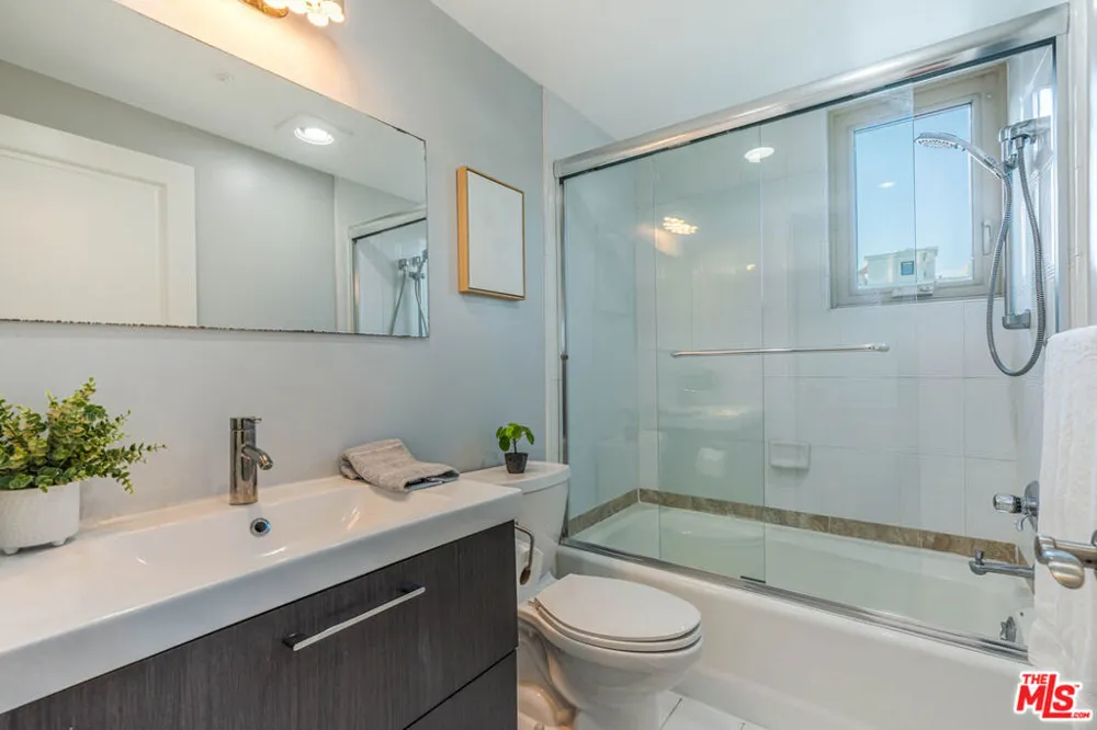 1645 Malcolm Avenue #302 Los Angeles, CA 90024