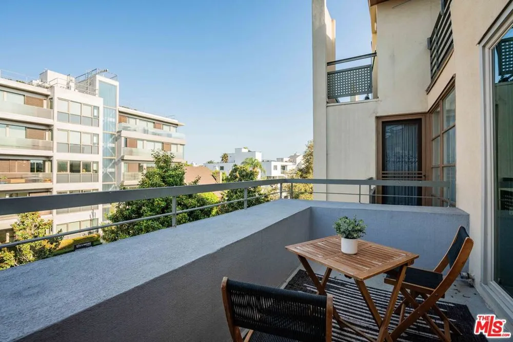 1645 Malcolm Avenue #302 Los Angeles, CA 90024