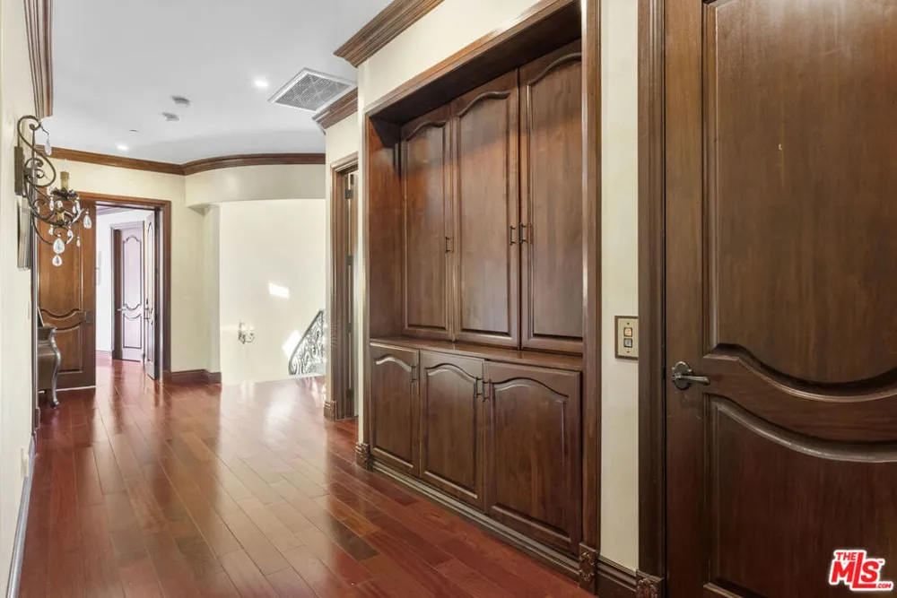4141 Cambrdige Road La Canada Flintridge, CA 91011