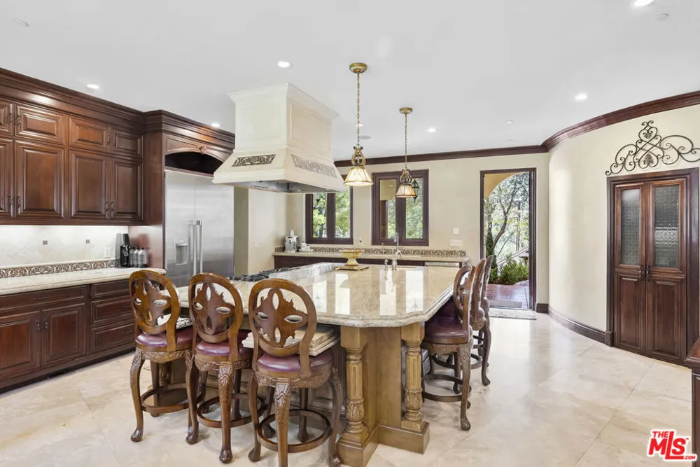 4141 Cambrdige Road La Canada Flintridge, CA 91011