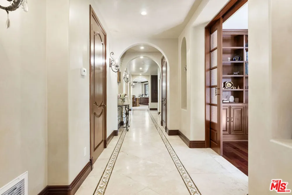 4141 Cambrdige Road La Canada Flintridge, CA 91011