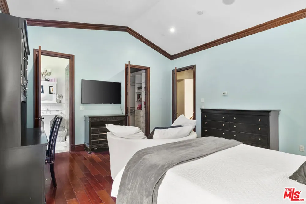 4141 Cambrdige Road La Canada Flintridge, CA 91011