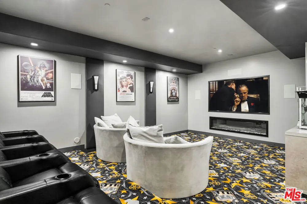 4141 Cambrdige Road La Canada Flintridge, CA 91011