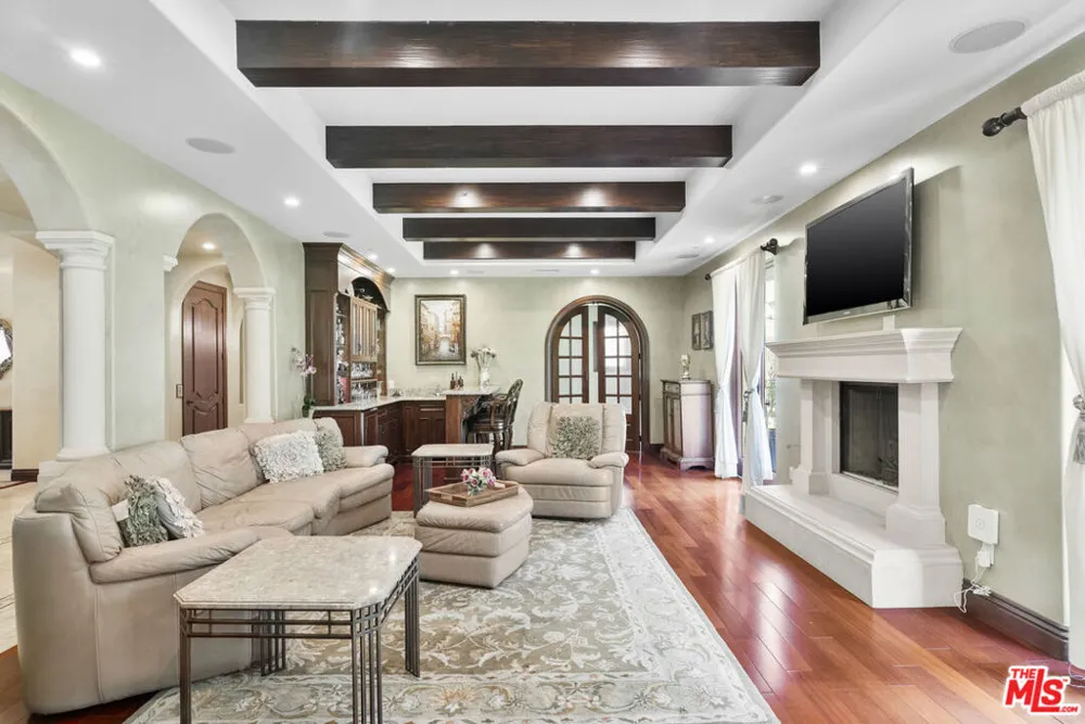 4141 Cambrdige Road La Canada Flintridge, CA 91011