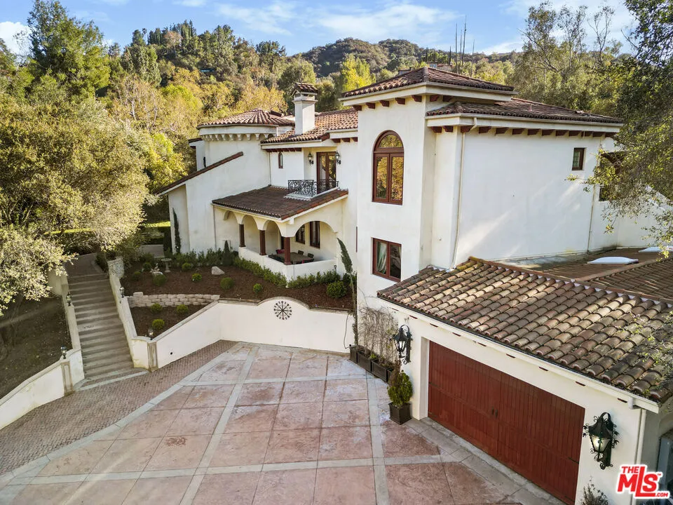 4141 Cambrdige Road La Canada Flintridge, CA 91011