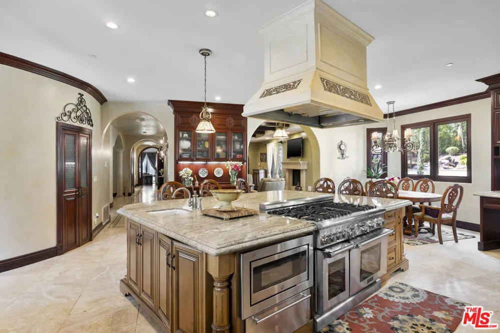 4141 Cambrdige Road La Canada Flintridge, CA 91011