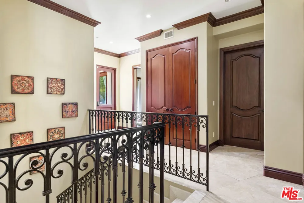 4141 Cambrdige Road La Canada Flintridge, CA 91011