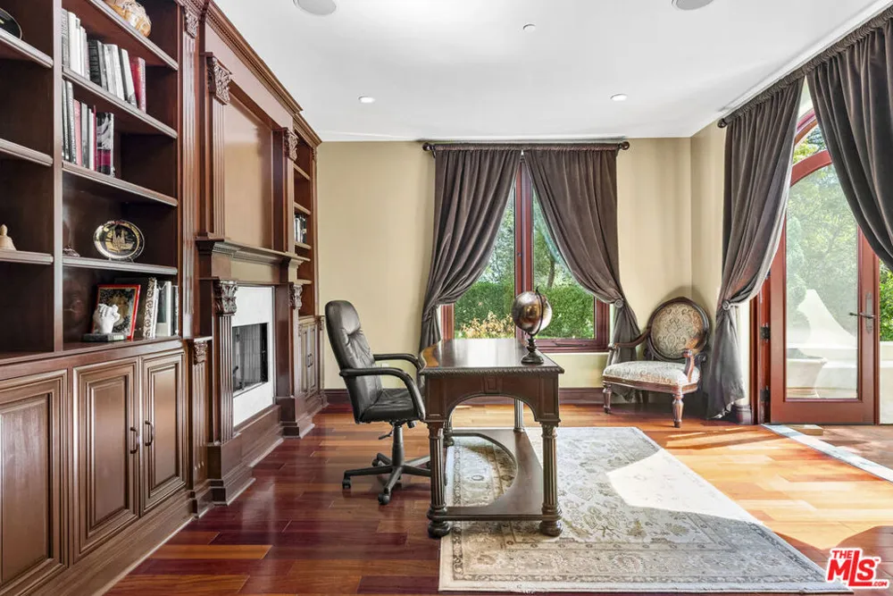 4141 Cambrdige Road La Canada Flintridge, CA 91011