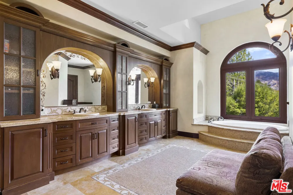 4141 Cambrdige Road La Canada Flintridge, CA 91011