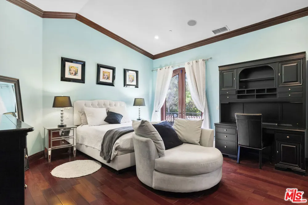 4141 Cambrdige Road La Canada Flintridge, CA 91011