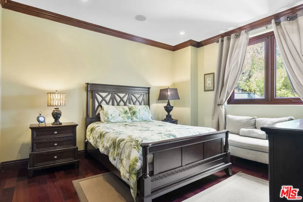 4141 Cambrdige Road La Canada Flintridge, CA 91011