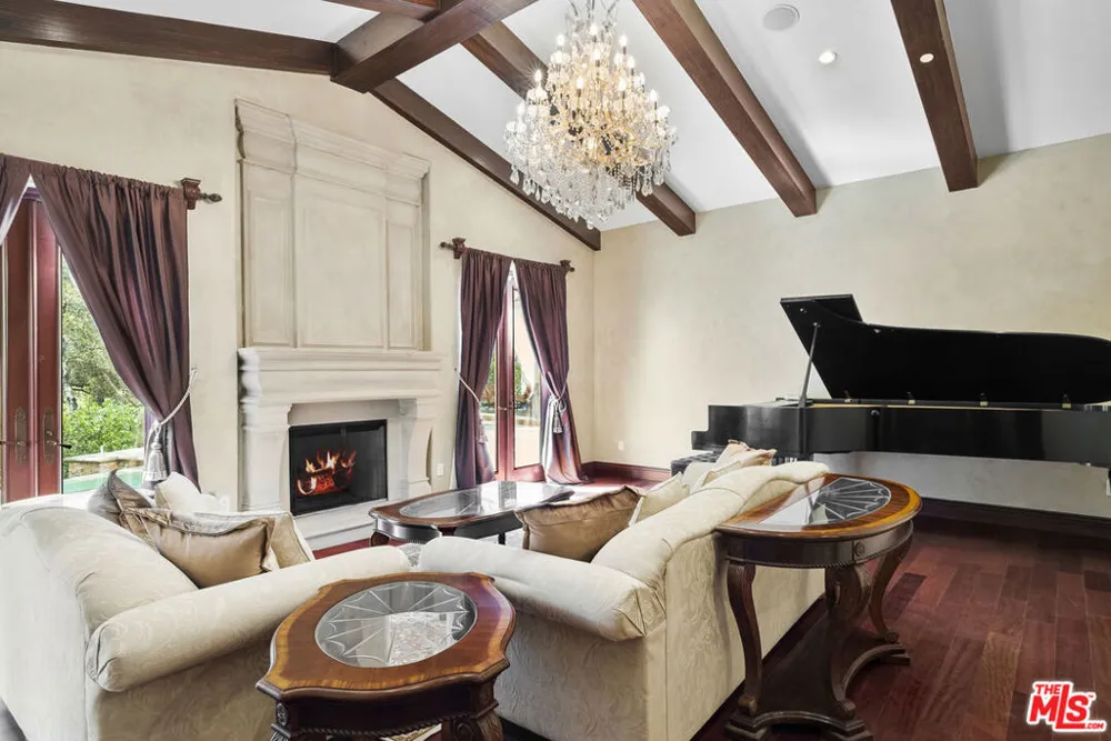 4141 Cambrdige Road La Canada Flintridge, CA 91011