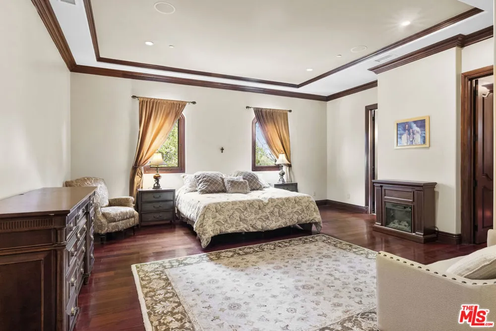 4141 Cambrdige Road La Canada Flintridge, CA 91011