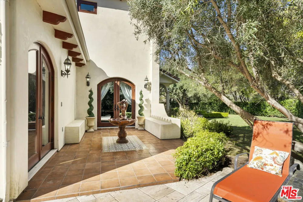 4141 Cambrdige Road La Canada Flintridge, CA 91011