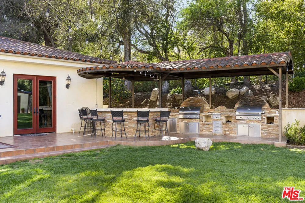 4141 Cambrdige Road La Canada Flintridge, CA 91011