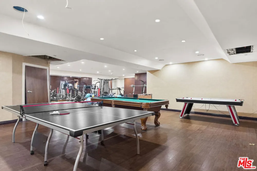 4141 Cambrdige Road La Canada Flintridge, CA 91011