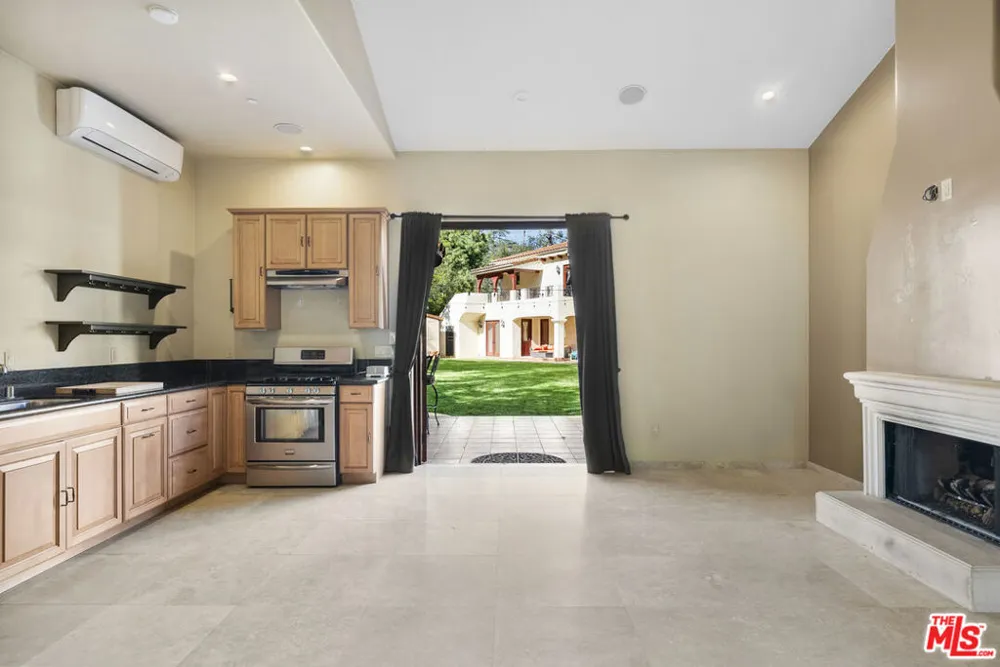 4141 Cambrdige Road La Canada Flintridge, CA 91011