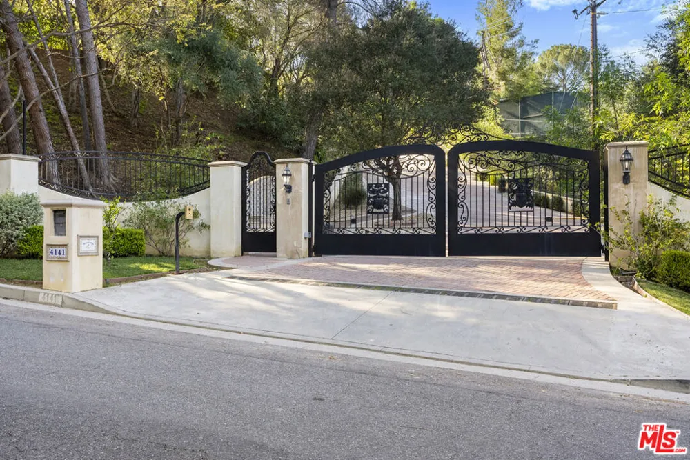 4141 Cambrdige Road La Canada Flintridge, CA 91011