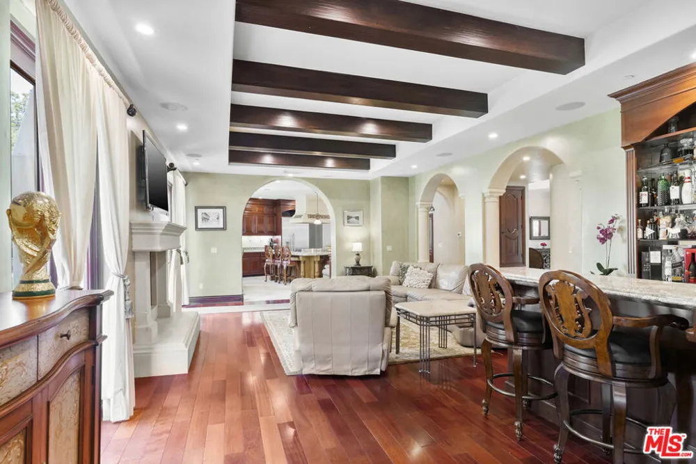 4141 Cambrdige Road La Canada Flintridge, CA 91011