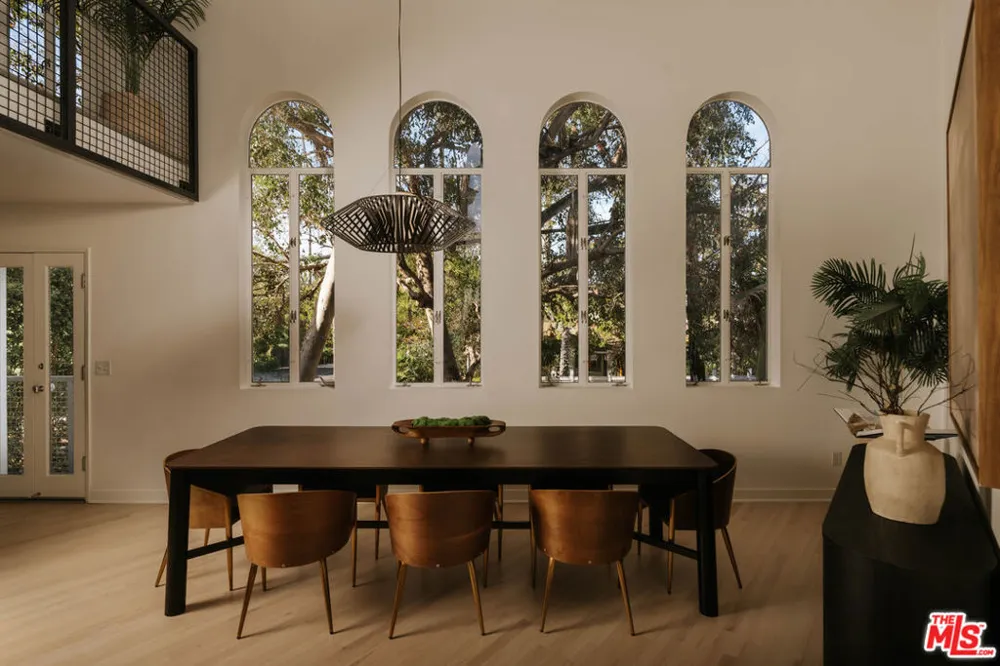 2027 Oakwood Avenue Los Angeles, CA 90291