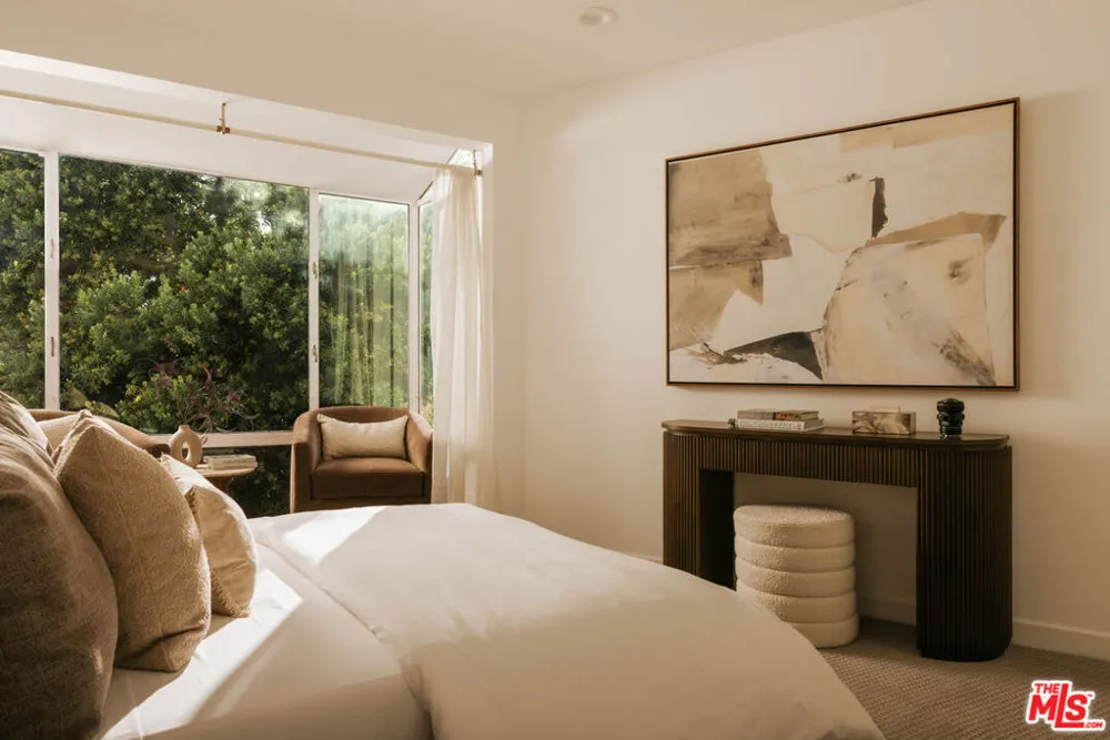 2027 Oakwood Avenue Los Angeles, CA 90291