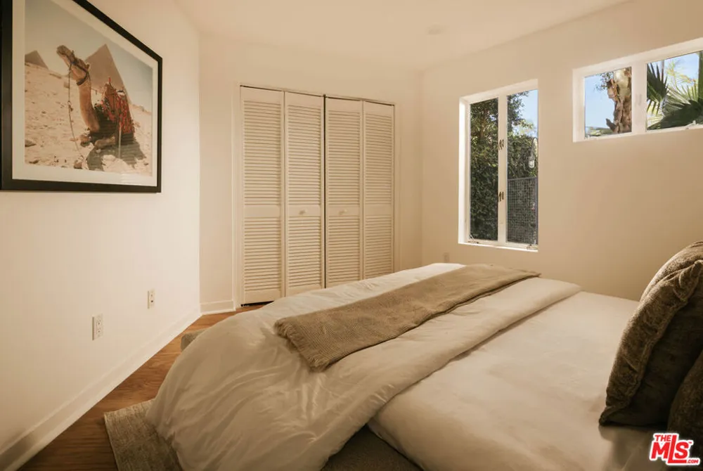 2027 Oakwood Avenue Los Angeles, CA 90291