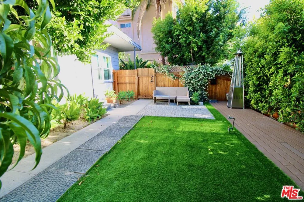 4336 Laurel Canyon Blvd Studio City, CA 91604