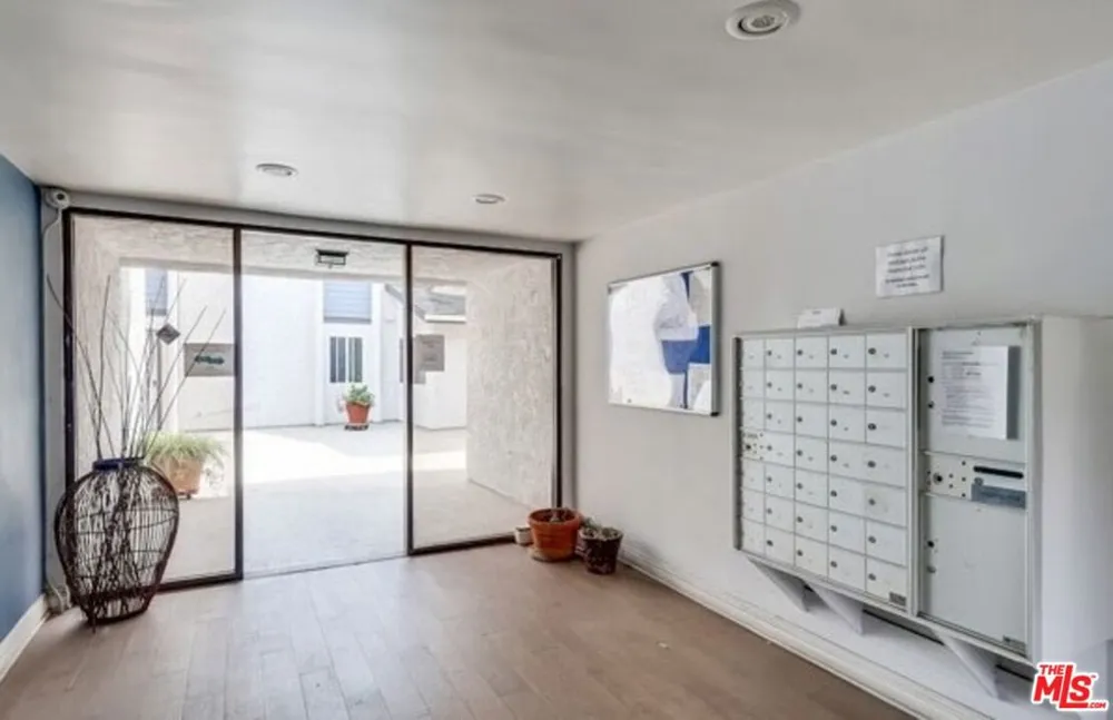 5252 COLDWATER CANYON AVENUE #207 Van Nuys, CA 91401