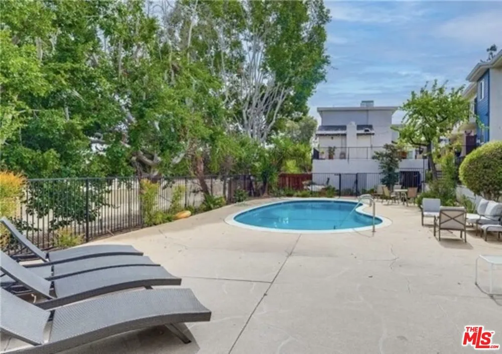 5252 COLDWATER CANYON AVENUE #207 Van Nuys, CA 91401