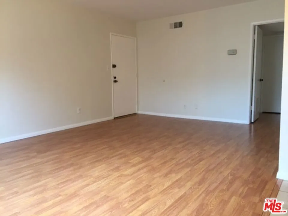 5252 COLDWATER CANYON AVENUE #207 Van Nuys, CA 91401