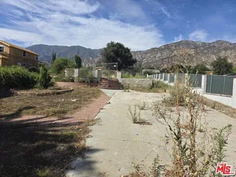 109 E Las Flores Drive