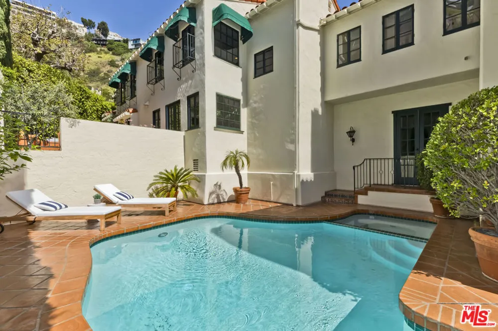 1701 Queens Court Los Angeles, CA 90069
