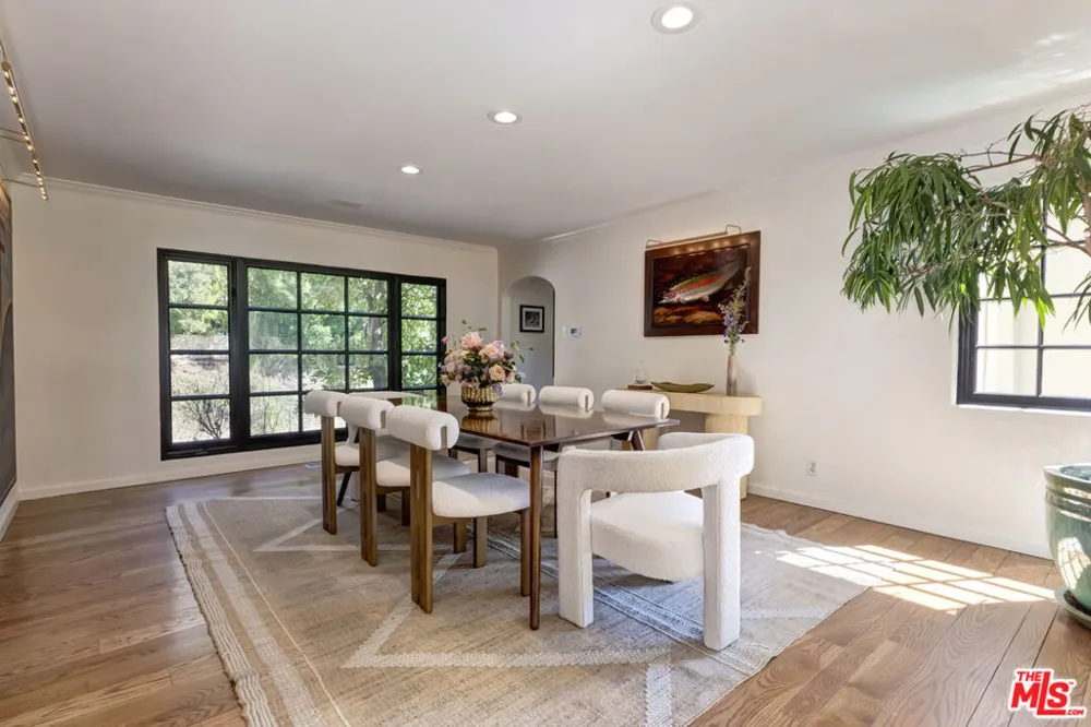 1701 Queens Court Los Angeles, CA 90069