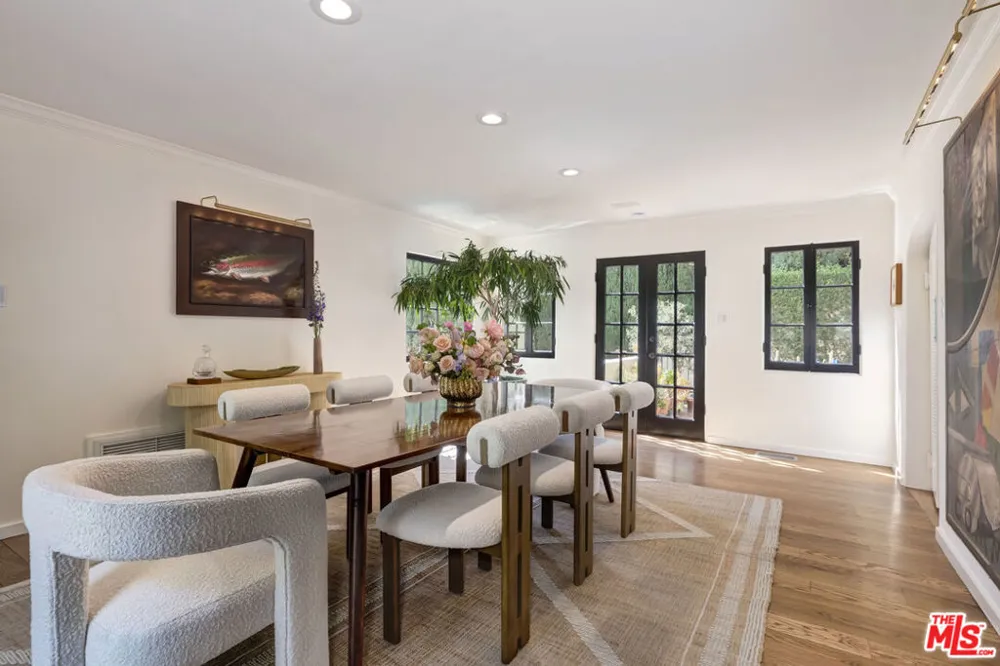 1701 Queens Court Los Angeles, CA 90069
