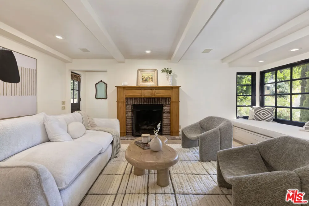 1701 Queens Court Los Angeles, CA 90069