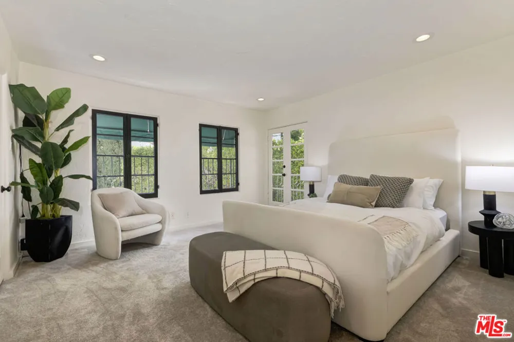 1701 Queens Court Los Angeles, CA 90069