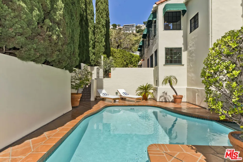 1701 Queens Court Los Angeles, CA 90069