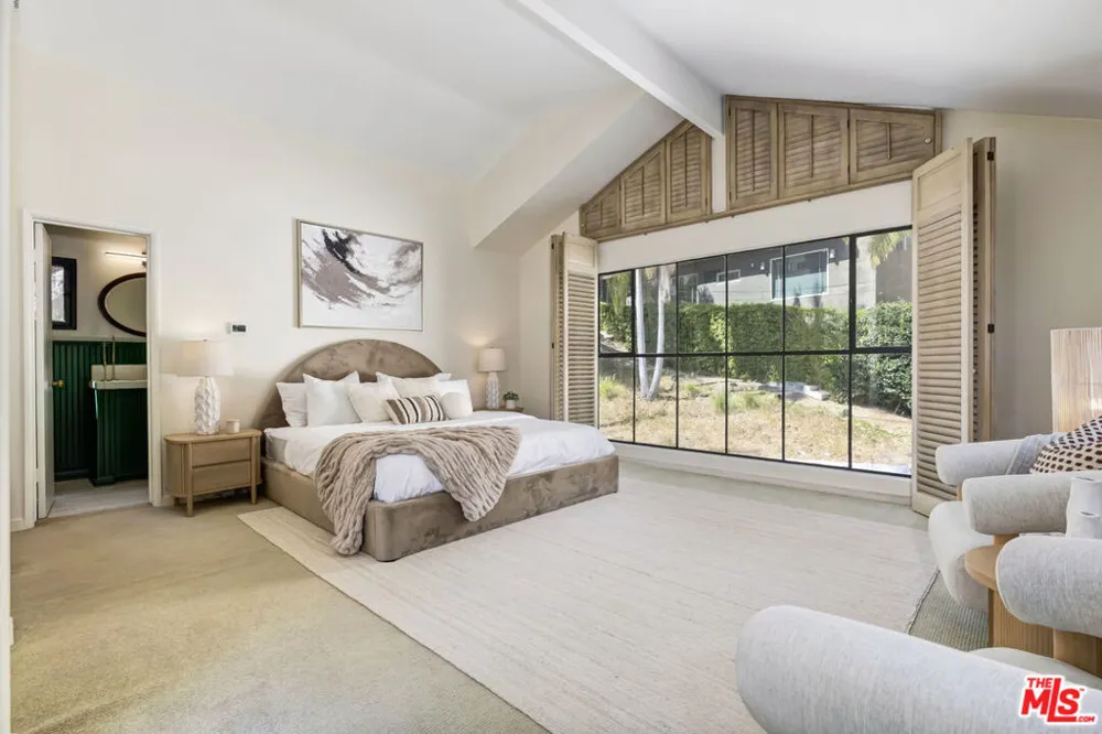 1701 Queens Court Los Angeles, CA 90069
