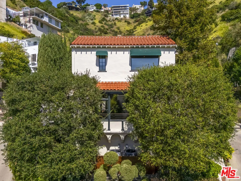 1701 Queens Court Los Angeles, CA 90069