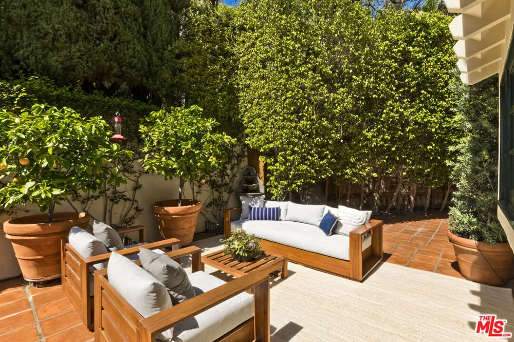 1701 Queens Court Los Angeles, CA 90069